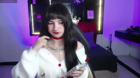 Snapshot of _charlotte_collins_ chatting on February 24, 3:10 pm _charlotte_collins_ online show from February 24, 3:10 pm