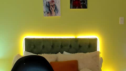 Charlote online show from November 26, 7:59 pm