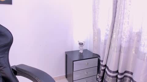 Snapshot of _charlottedavis chatting on December 6, 3:44 pm _charlottedavis online show from December 6, 3:44 pm