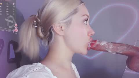 Angelina online show from December 11, 4:20 pm