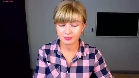 Snapshot of _comefeelme_ chatting on October 8, 5:54 pm D online show from October 8, 5:54 pm