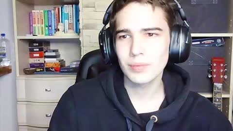 Snapshot of _crise_next_door_ chatting on October 1, 5:41 pm _crise_next_door_ online show from October 1, 5:41 pm