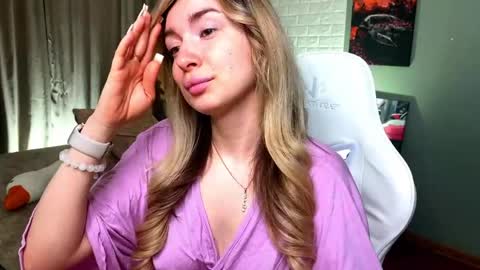 _crystal_moon_1 online show from March 25, 10:16 pm