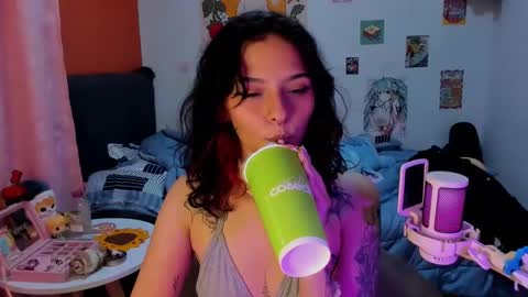 Snapshot of _dayanne_ chatting on December 8, 11:19 pm Pao online show from December 8, 11:19 pm