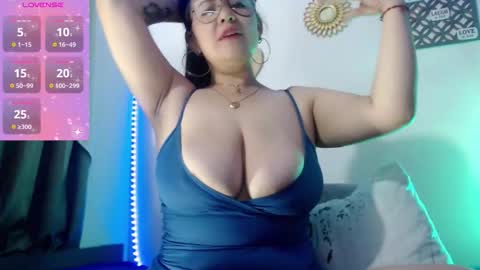 Snapshot of _donniia_ chatting on October 22, 12:05 pm Dannia online show from October 22, 12:05 pm