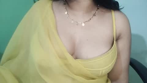 Snapshot of _dreamgirl_0 chatting on March 4, 10:10 am _dreamgirl_0 online show from March 4, 10:10 am