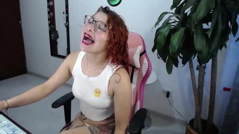 Snapshot of _dulcefox_ chatting on December 4, 10:30 pm Abbye online show from December 4, 10:30 pm