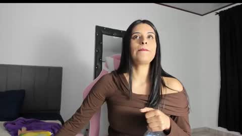 Snapshot of _elektrah chatting on December 3, 1:52 am _elektrah online show from December 3, 1:52 am