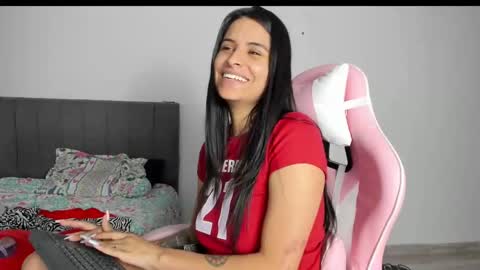 Snapshot of _elektrah chatting on February 18, 4:26 am _elektrah online show from February 18, 4:26 am