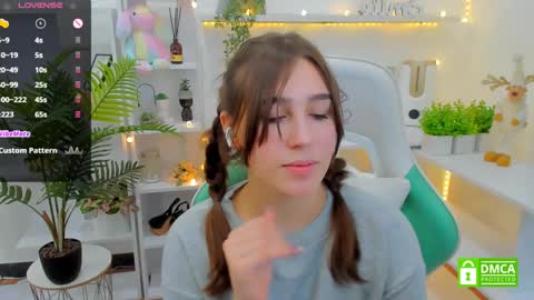 Snapshot of _eliizabeth__ chatting on January 29, 1:48 am Lizzy online show from January 29, 1:48 am