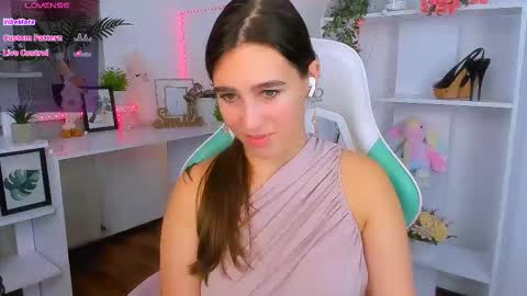 Snapshot of _eliizabeth__ chatting on October 27, 10:58 pm Lizzy online show from October 27, 10:58 pm