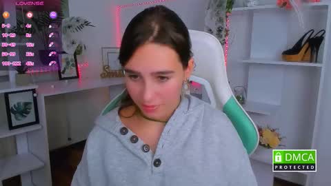 Snapshot of _eliizabeth__ chatting on October 31, 10:44 pm Lizzy online show from October 31, 10:44 pm