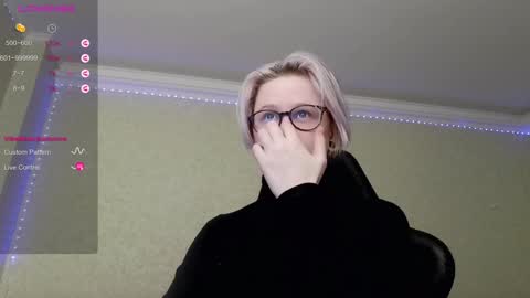 chloue and Gretta online show from December 1, 9:48 pm