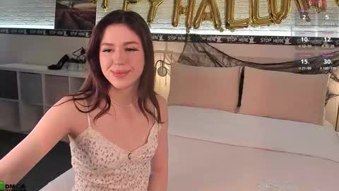 Snapshot of _emiliaa_ chatting on November 9, 2:54 am Milana online show from November 9, 2:54 am