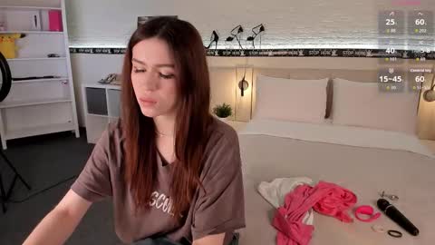 Snapshot of _emiliaa_ chatting on November 26, 3:51 am Milana online show from November 26, 3:51 am