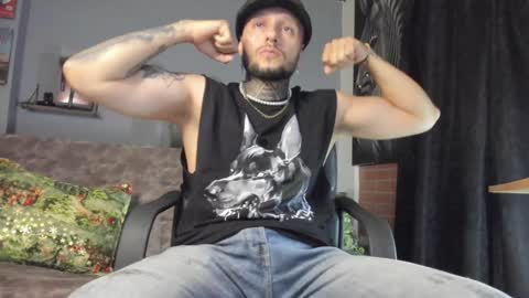 Snapshot of _emilio_escobar chatting on December 7, 10:01 am Emilio online show from December 7, 10:01 am