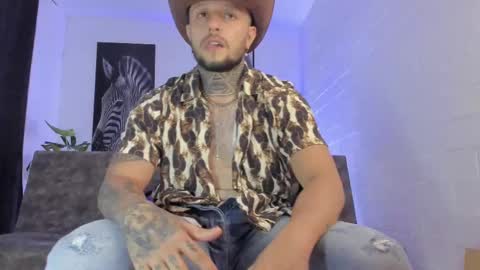 Snapshot of _emilio_escobar chatting on February 17, 10:47 pm Emilio online show from February 17, 10:47 pm