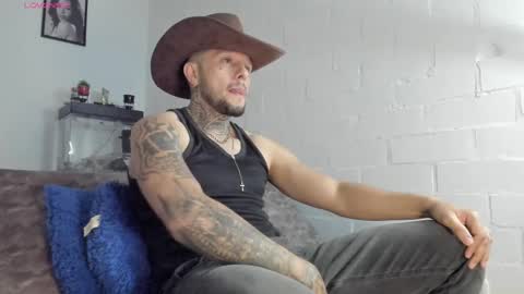 Snapshot of _emilio_escobar chatting on February 28, 10:09 am Emilio online show from February 28, 10:09 am