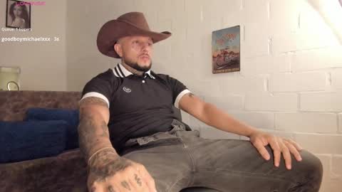 Snapshot of _emilio_escobar chatting on September 13, 4:23 am Emilio online show from September 13, 4:23 am