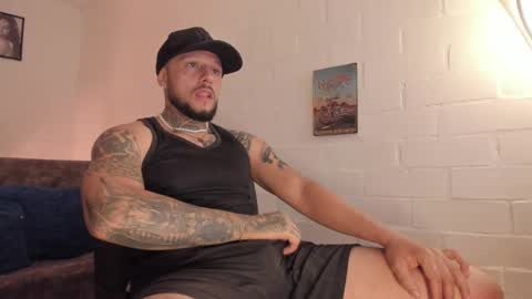 Snapshot of _emilio_escobar chatting on September 21, 9:55 am Emilio online show from September 21, 9:55 am