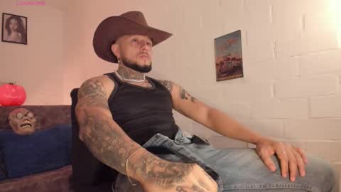 Snapshot of _emilio_escobar chatting on October 12, 10:36 am Emilio online show from October 12, 10:36 am