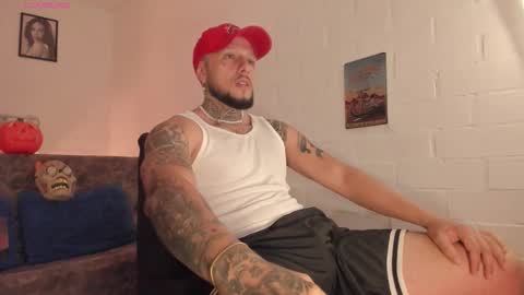 Snapshot of _emilio_escobar chatting on October 14, 9:21 am Emilio online show from October 14, 9:21 am