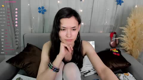 _emily__strike_ online show from December 13, 12:17 pm