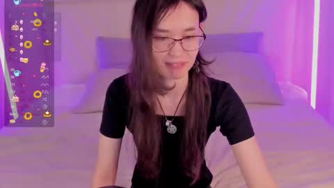 _emily__strike_ online show from December 1, 10:09 am