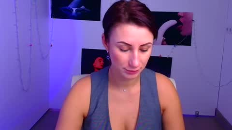 Snapshot of _emma_lay chatting on December 12, 4:21 pm Emma online show from December 12, 4:21 pm