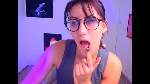 Snapshot of _emma_lay chatting on January 18, 2:12 pm Emma online show from January 18, 2:12 pm