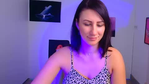 Snapshot of _emma_lay chatting on January 25, 1:30 pm Emma online show from January 25, 1:30 pm