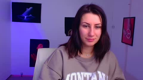 Snapshot of _emma_lay chatting on January 31, 10:10 am Emma online show from January 31, 10:10 am