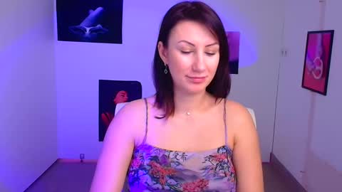 Snapshot of _emma_lay chatting on February 4, 6:57 am Emma online show from February 4, 6:57 am