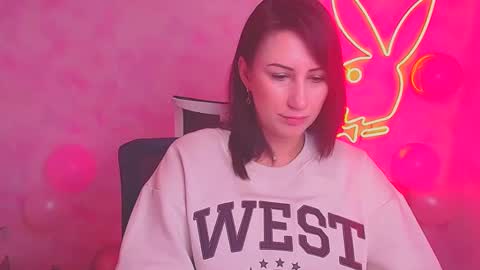 Snapshot of _emma_lay chatting on February 12, 1:16 pm Emma online show from February 12, 1:16 pm