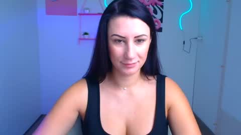 Snapshot of _emma_lay chatting on October 12, 6:01 am Emma online show from October 12, 6:01 am