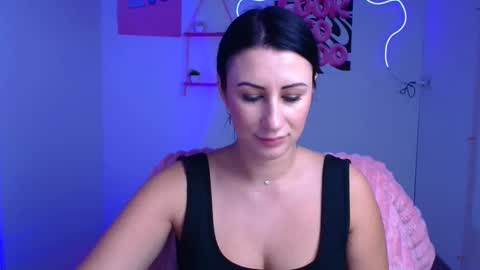 Snapshot of _emma_lay chatting on November 21, 12:59 pm Emma online show from November 21, 12:59 pm