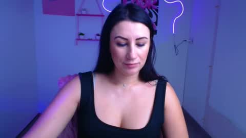 Snapshot of _emma_lay chatting on November 24, 1:00 pm Emma online show from November 24, 1:00 pm