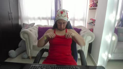 Snapshot of _emma_loyd_ chatting on December 28, 4:20 pm Emma online show from December 28, 4:20 pm