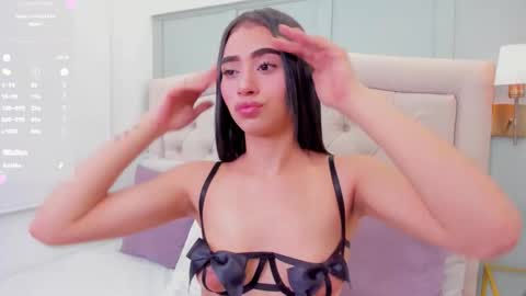 Snapshot of _emma_luu_ chatting on October 23, 11:14 pm Emi online show from October 23, 11:14 pm
