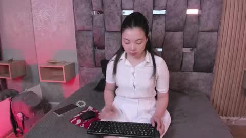 _emma_xoxo online show from December 3, 11:52 am