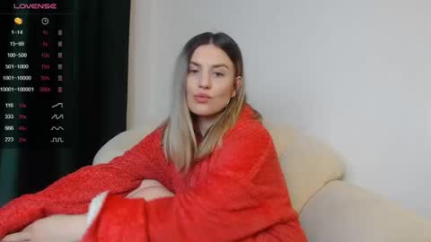 _esmeraldiyaa_ online show from December 9, 12:45 am