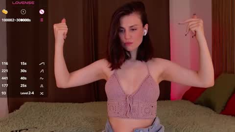 _esmeraldiyaa_ online show from December 19, 1:23 am