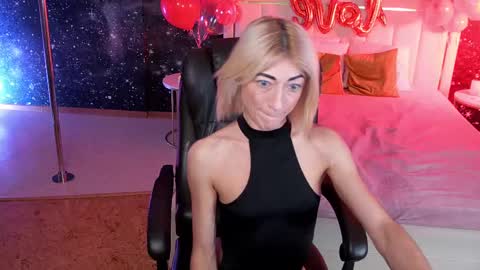 Snapshot of _f_r_a_u_ chatting on March 5, 7:16 am F R A U online show from March 5, 7:16 am