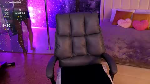 Snapshot of _f_r_a_u_ chatting on October 13, 1:05 am F R A U online show from October 13, 1:05 am