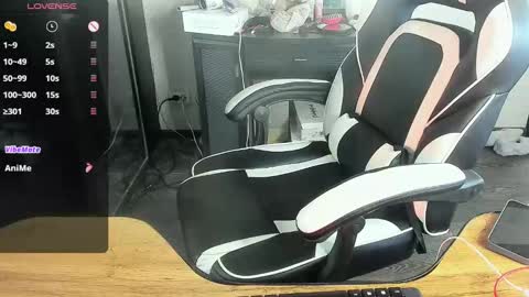 Snapshot of _feralberry__ chatting on December 10, 6:01 am Alis online show from December 10, 6:01 am