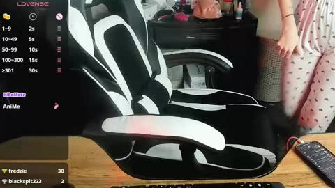 Snapshot of _feralberry__ chatting on December 12, 5:26 pm Alis online show from December 12, 5:26 pm