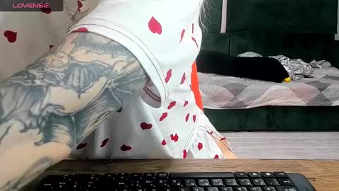 Snapshot of _feralberry__ chatting on December 27, 2:54 pm Alis online show from December 27, 2:54 pm