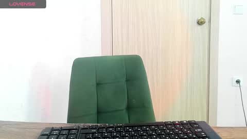Snapshot of _feralberry__ chatting on February 3, 10:36 am Alis online show from February 3, 10:36 am