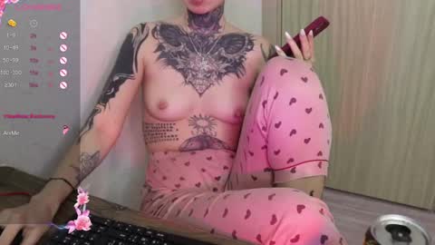 Snapshot of _feralberry__ chatting on February 4, 5:55 pm Alis online show from February 4, 5:55 pm