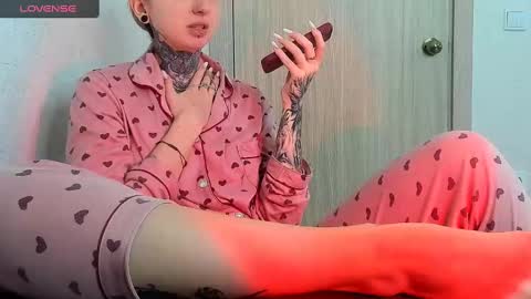 Snapshot of _feralberry__ chatting on February 14, 9:34 am Alis online show from February 14, 9:34 am